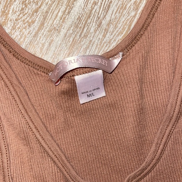 Victoria Secret Ribbed Scoop Neck Tank Top Tan Size Medium Large - Picture 2 of 3